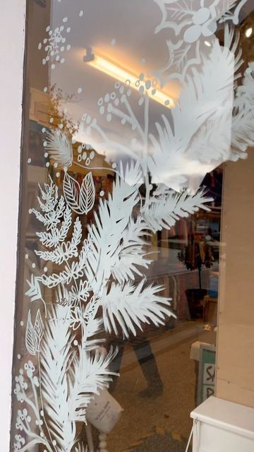 White Christmas Window Decor, Festive Window Painting, White Window Painting, Christmas Windows Painted, Window Christmas Painting, Winter Window Painting, Christmas Window Painting Ideas, Window Painting Christmas, Holiday Window Painting