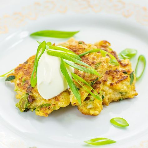 Cauliflower pancakes/latkes recipe. Traditionally Latkes are a potato pancake, we’ve made them Keto Friendly by using Cauliflower to make our healthy Low Carb Latkes. They are perfect for Hanukkah, serving as an appetizer or enjoying them as breakfast, lunch or dinner! They also make a great gluten-free side dish. #keto #jewish #healthy #glutenfree #pancakes Keto Chili Cheese Dog, Soup Quick And Easy, Cauliflower Pancakes, Pancakes Homemade, Chili Cheese Dog Casserole, Latkes Recipe, Hanukkah Recipes, Low Carb Potatoes, Healthy Low Carb Breakfast