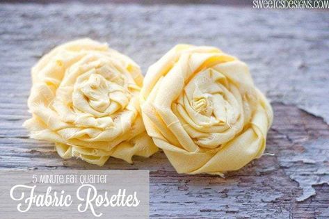 Fabric Rosette, Making Fabric Flowers, Diy Flores, Chic Quilts, Scrap Fabric Projects, Fleurs Diy, Fabric Flower Tutorial, Textil Design, Burlap Flowers