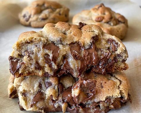 Smart School House - Chocolate Chip Cookies Chocolate, Desserts Fall, Chocolate Chip Cookies Ingredients, Keto Chocolate Chip Cookies, Soft Chocolate Chip Cookies, Keto Chocolate Chips, Chocolate Chip Cookie Bars, Warm Chocolate, Cookies Chocolate