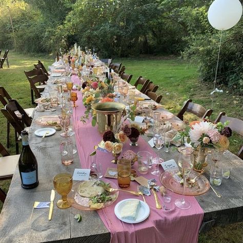 Eclectic Tea Party Mismatched China, Preppy Garden Party, Spring Birthday Party Aesthetic, Vintage Garden Party Aesthetic, Outdoor Birthday Party Aesthetic, Spring Solstice Party, Midsummer Theme Party, Garden Birthday Aesthetic, Summer Garden Dinner Party