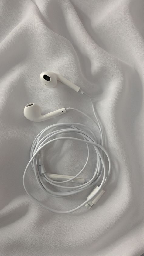 Wired Earbuds Aesthetic, Wired Earphones Aesthetic, Earphone Aesthetic, Headphone Collection, Earphones Aesthetic, Hole Punch Crafts, Vision Board Diy, Dark Forest Aesthetic, Dr. K