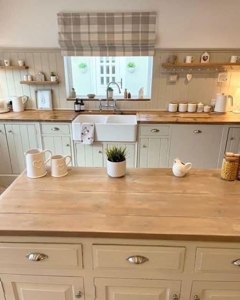 Cottage Open Plan, Scottish Farmhouse, Cosy Farmhouse, Modern Cottage Kitchen, Cottage House Interior, House Renovation Design, Farmhouse Kitchen Inspiration, Open Plan Kitchen Dining Living, Country Cottage Kitchen