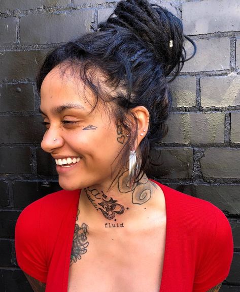 Tattoo Behind Neck, Kehlani Tattoos, Drake Tattoos, Neon Lips, Girl Power Art, Kehlani Parrish, Fox Tattoo Design, Feminist Tattoo, Girl Power Tattoo