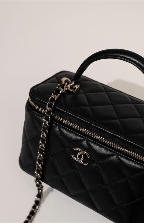 Chanel Black Vanity Case with Chain & Top Handle Chanel Bag With Top Handle, Black Chanel Purse, Chanel Vanity Bag, Chanel Vanity, Cargo Outfit, Chanel Top, Black Vanity, Bag Obsession, Glam Bag