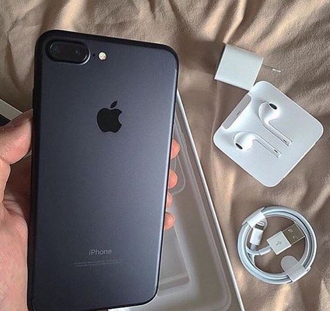 iPhone 7 Plus #apple #iphone Apple Store Gift Card, Iphone Obsession, Apple Cases, Iphone 3, Apple Brand, Iphone Accessories, Free Iphone, Apple Phone, Apple Accessories