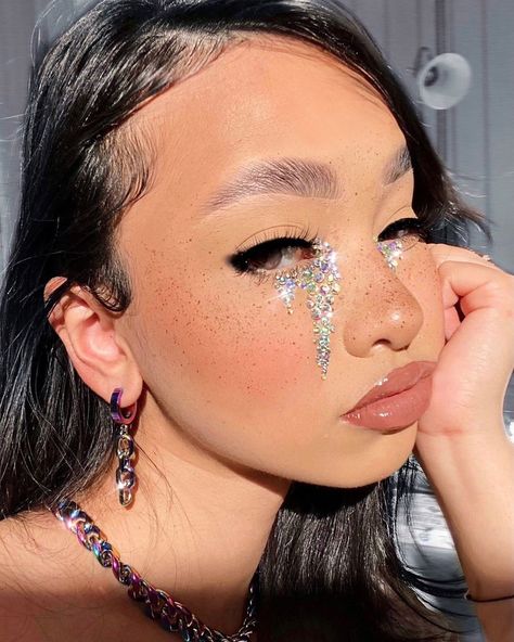 Make Up Trend, Crystal Tears, Jewel Makeup, Gem Makeup, Face Crystals, Face Jewelry, Crystal Makeup, Rhinestone Makeup, Rave Makeup