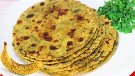 Kela Methi Thepla – Banana Fenugreek Flat Bread Methi Paratha Recipes, Gujrati Recipe, Muthia Recipe, Methi Thepla, Methi Paratha, Palak Paratha, Ripe Banana Recipe, Indian Flat Bread, Fenugreek Leaves