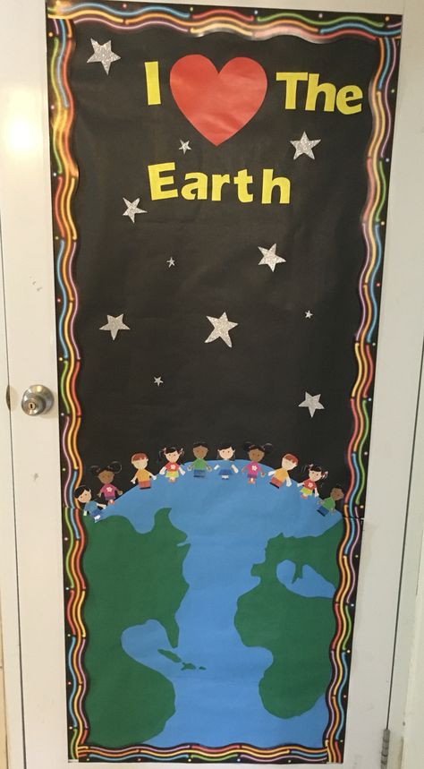 Earth day school door decoration Earth Theme Classroom, Earth Day Door Decorations, Earth Classroom Decor, Earth Day Door Decorations Classroom, Classroom Door Decoration Ideas Creative, Winter Door Decorations Classroom, Sequencing Pictures, Class Door, Student Picture