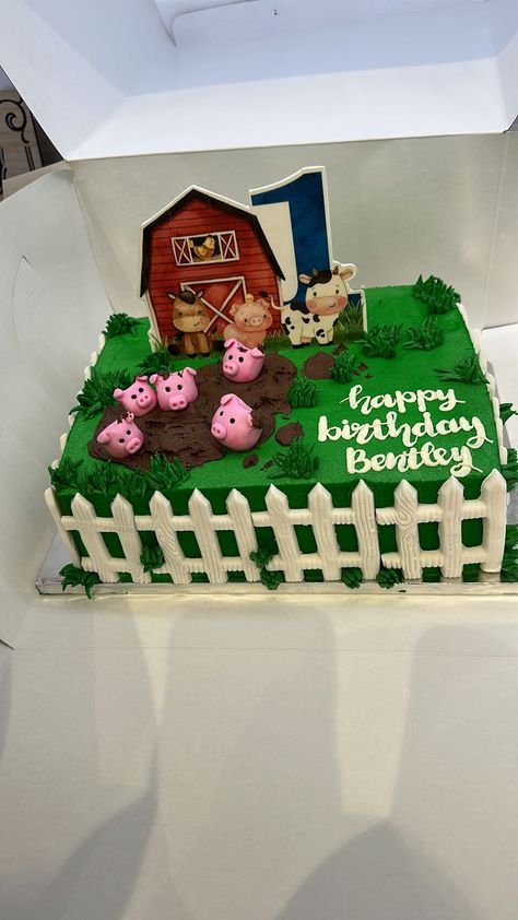 Farm Sheet Cake, Farm Animal Cakes, Birthday Sheet Cakes, Farm Cake, Mini Farm, Animal Cake, Strawberry Cupcakes, Farm Party, Second Birthday