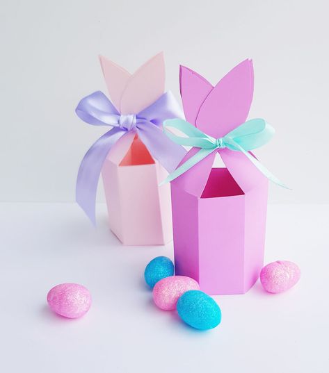 FREE Bunny Ears gift box Printable for Easter | Now thats Peachy Box Printable, Easter Gift Boxes, Easter Bunny Ears, Easter Printables Free, Easter Prints, Diy Ostern, Easter Printables, Chocolate Eggs, Easter Time