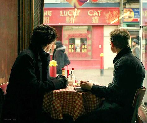 Sherlock and John. Lucky cat. ^^^ Lookit, the Blind Banker!! The episode nobody talks about! Sherlock Season 1, Sherlock And John, Louise Brealey, Sherlock Cast, Paperback Writer, Sherlock Cumberbatch, Benedict And Martin, Sherlock Holmes Bbc, Sherlock 3