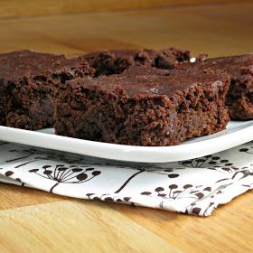 Alida's Kitchen: Chocolate Banana Brownies Honey Brownies, Chocolate Banana Brownies, Dairy Free Recipes Easy, Dairy Free Brownies, Brownie Recipes Healthy, Banana Brownies, How To Make Brownies, Honey Recipes, Healthy Snacks For Diabetics