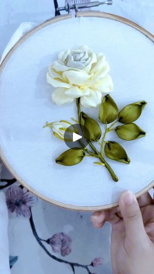 Diy Ribbon Embroidery, Ribbon Embroidery Rose Tutorial, Ribbon Flower Embroidery Tutorial, Ribbon Flower Embroidery, Ribbon Rose Tutorial, Ribbon Rose Embroidery, Rose Ribbon Embroidery, Ribbon Work Embroidery, Tutorial Sulaman Pita