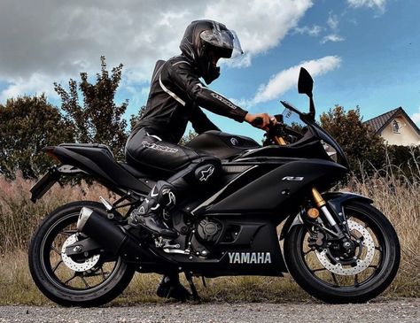 Yamaha R3 2019 / @nobodycaresd Yamaha R3 Black, Yamaha R3, Motorcycle Helmet Design, Motocross Love, Cool Dirt Bikes, Custom Sport Bikes, Yamaha Bikes, Motorcycle Aesthetic, Biker Aesthetic