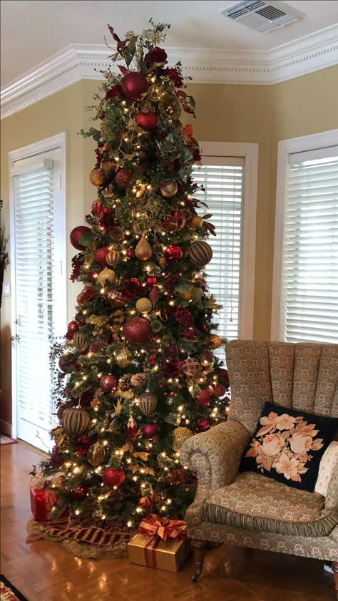 Dark Green Red And Gold Christmas Tree, Red Gold Brown Christmas Tree, Wine Red Christmas Tree, Maroon And Gold Christmas Tree, Maroon Christmas Decorations, Brown And Red Christmas Tree, Red And Brown Christmas Tree, Hunter Green And Maroon Hristmas Tree, Dark Red Christmas Tree