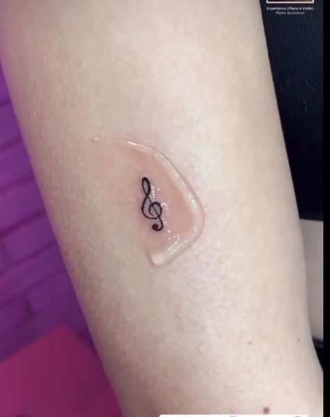 Tiny Treble Clef Tattoo, Small Tattoos Music Notes, Music Family Tattoo, Treble Clef Tattoo Small, Tiny Music Note Tattoo, Tattoo For Singers, Tato Music, Music Therapy Tattoo, Simple Tattoos Music