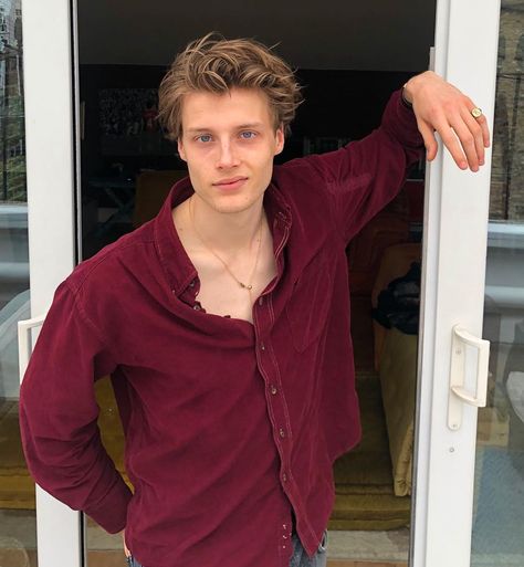 Instagram post by Hugh Laughton-Scott • Jun 18, 2019 at 1:42pm UTC Hugh Laughton Scott, Hugh Laughton, Clara Berry, Elegante Casual, Tumblr Boys, White Boys, Look Fashion, Pretty People, Beautiful People