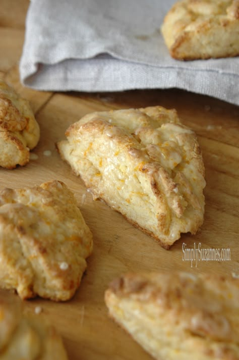 Cardamon Recipes, Breakfast Scones, Orange Cardamom, Scones Recipe Easy, Orange Scones, Homemade Scones, Scone Recipes, Summer Reads, Pumpkin Scones