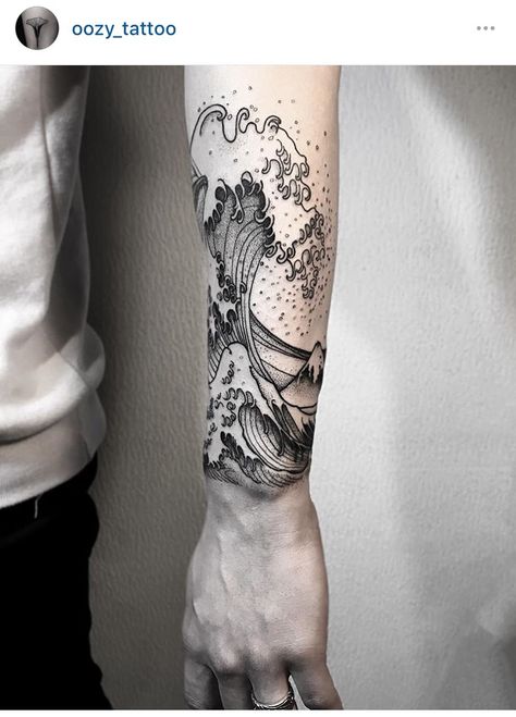 Wave Tattoo Sleeve, Japanese Wave Tattoos, Tattoo Wave, Unique Forearm Tattoos, Wave Tattoo Design, Wave Tattoo, Water Tattoo, Tattoo Zeichnungen, Ocean Tattoos