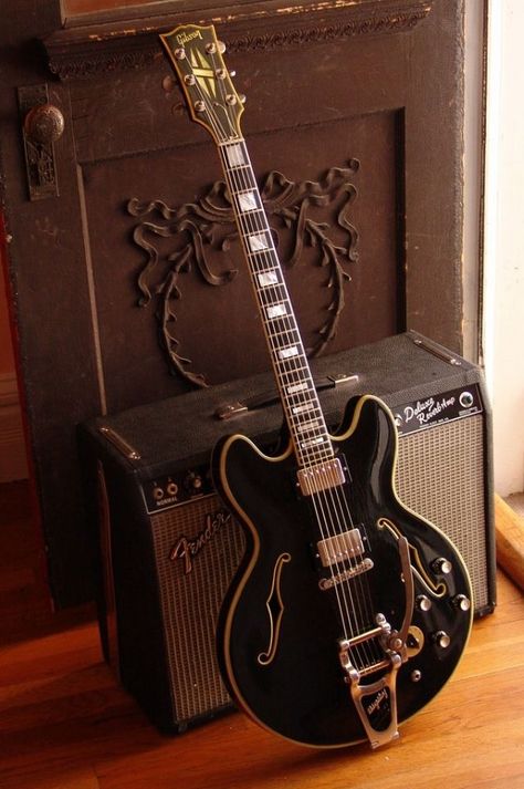 Gibson guitar with semi-hollow body, maybe an ES-335? Reminds me of a Gretsch, I wonder how it sounds... Guitar And Amp, Epiphone Guitars, Guitar Obsession, Gibson Guitar, Guitar Collection, Musica Rock, Guitar Gear, Gibson Guitars, Classic Guitar