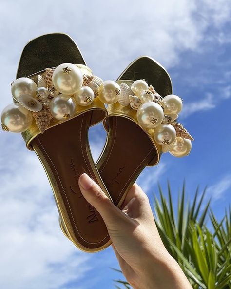 Beach Wedding Sandals: 24 Style And Comfort Ideas + FAQs Sandals For Bridesmaids, Comfort Ideas, Flat Sandals Wedding, Beach Wedding Sandals, Jimmy Choo Boots, Sparkly Sandals, Fairy Shoes, Cute Couple Gifts, Block Sandals