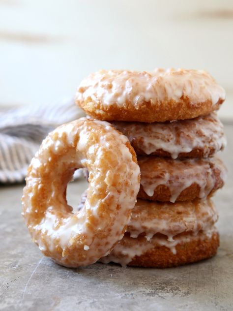 Old-Fashioned Buttermilk Doughnuts Doughnut Holes Recipe Easy, Doughnut Holes Recipe, Cake Donut Recipe, Buttermilk Donuts, Glazed Cake, Donuts Donuts, Homemade Donuts Recipe, Homemade Doughnuts, Doughnut Holes