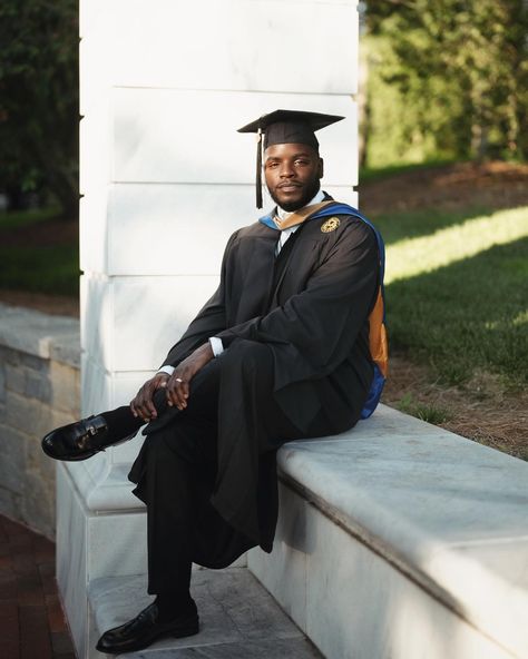 🎓🎓🎓🎓 Black Men Graduation Outfits, Men Graduation Pictures Posing Ideas, Male Graduation Pictures Posing Ideas, Men Graduation Poses, Guys Graduation Pictures, Graduation Photos Men, College Graduation Pictures For Guys, Graduation Photography Men, Men Graduation Pictures