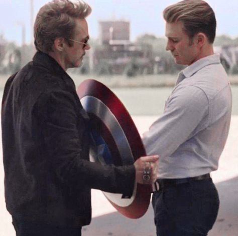 #captainamerica #ironman #tonystark #steverogers #robertdowneyjr #chrisevans #love #shield Steven Grant Rogers, Robert Downey Jr., Marvel Wallpapers, Steve And Tony, Matt Murdock, Carol Danvers, Captain America Shield, Chris Evans Captain America, Dc Movies