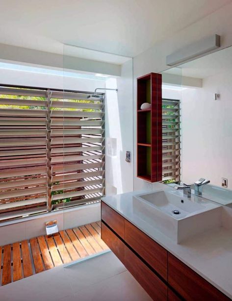 Sustainable timber house designed for modern living on Sunshine Coast Hidden Bath, Sunken Bath, Sunken Bathtub, Sunken Tub, Tropical Bathroom, Shower Base, Bathroom Windows, Timber House, Bathroom Renos