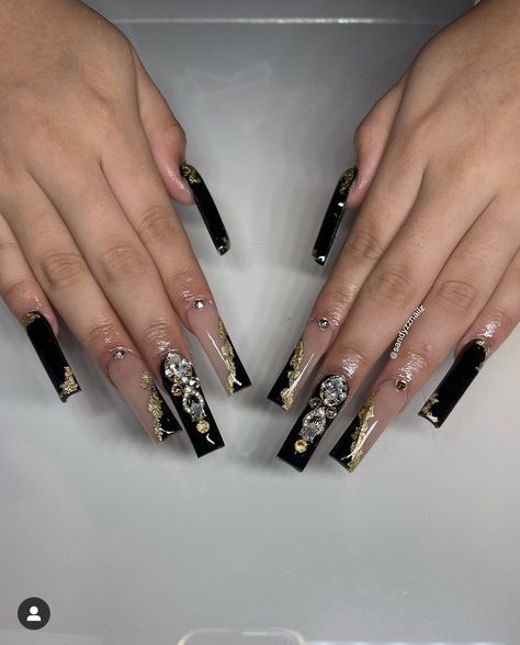 Black And Gold Flake Nails, Gold And Black Nails Acrylics, Gold Nails Prom, Bandana Nails, French Manicure Acrylic Nails, Quince Nails, Quinceanera Nails, Acrylic Nail Set, Sassy Nails