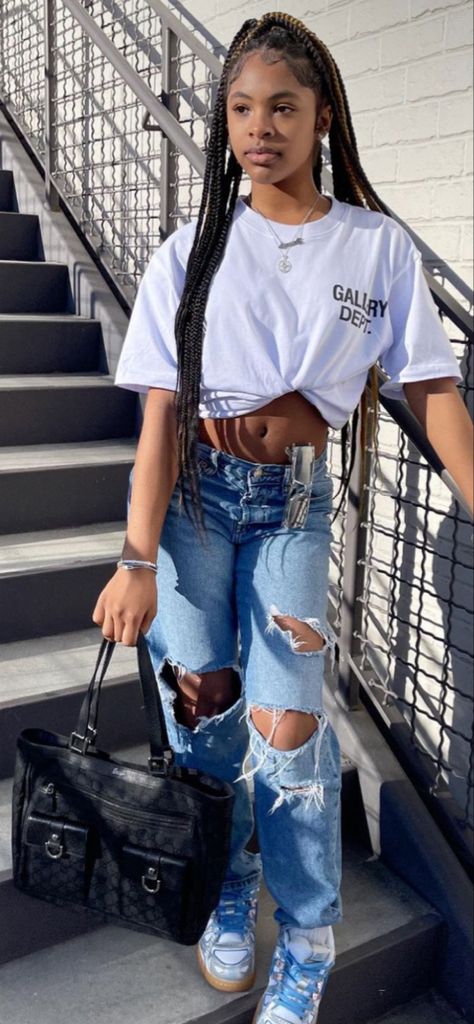 Chic Ripped Jeans For Streetwear, Ripped Dark Wash Jeans For Streetwear, Fall Ripped Cargo Jeans, Stretch Ripped Jeans For Streetwear, Baddie Ripped Jeans, Cute Fits, Ripped Jean, Street Wear, Fashion Inspo