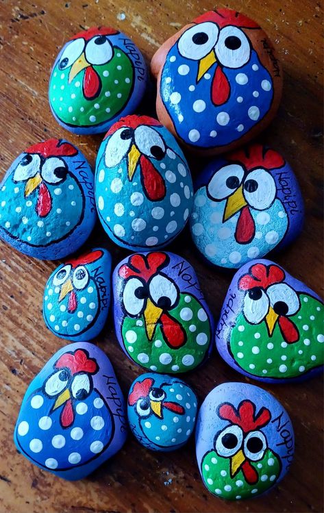 Bird Rock Painting Ideas, Chicken Rock Painting, Chicken Painted Rocks, Rock Crafts Diy, Boom Kunst, Garden Rock Art, Rock Painting Tutorial, Diy Rock Art, Painted Rock Animals