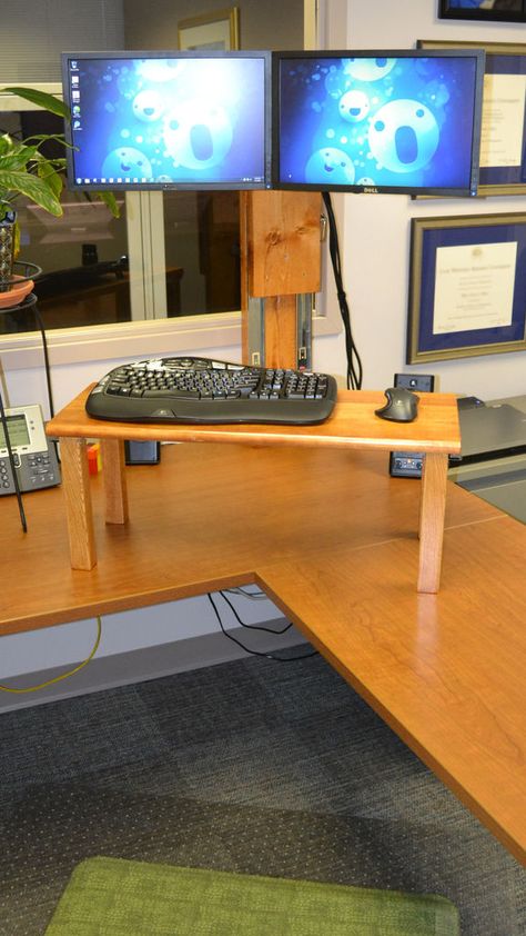 Standing Desk Shelf, Desk Organization Tips, Portable Standing Desk, Diy Standing Desk, Cool Home Office, Modular Furniture System, Bedroom Workspace, Diy Computer Desk, Adjustable Computer Desk