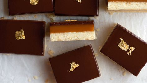 Salted Caramel Millionaire Bars | Dessert Recipes | feastmagazine.com Caramel Dream Bars, Caramel Cookie Bars Recipes, Chocolate Toffee Caramel Bars, Millionaire Bars Recipe, Salted Caramel Billionaire Bars, Cookie Presentation, Bars With Caramel, Millionaire Bars, Bars Dessert