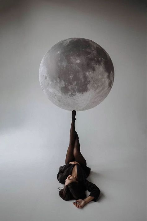 Moon Projector Photoshoot, Astrologer Photoshoot, Astrology Photoshoot, Moon Photoshoot, Shoot The Moon, Fashion Model Photography, Collage Art Projects, Moon Photos, Personal Branding Photoshoot