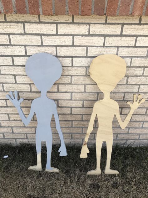 Working on my Area 51 yard display now Diy Alien Decor, Alien Yard Decorations, Area 51 Party Ideas, Alien Decorations Space Theme, Diy Alien Decorations, Outer Space Trunk Or Treat, Area 51 Halloween Decor, Space Rodeo, Alien Silhouette