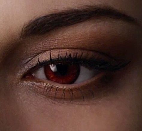 In Love With A Vampire Aesthetic, Vampire Eye Color, Dark Red Eyes Aesthetic, Eyes Red Aesthetic, Teen Vampire Aesthetic, Red Eyes Female, Vampire Eyes Aesthetic, Red Eye Aesthetic, Ginger Vampire