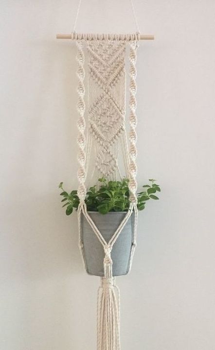 Macrame plant hanger DIY wall pendant Art Macramé, Wall Plant Hanger, Macrame Plant Hanger Patterns, Macrame Hanging Planter, Hanging Plant Wall, Fleurs Diy, Diy Macrame Plant Hanger, Macrame Wall Hanging Patterns, Diy Plant Hanger