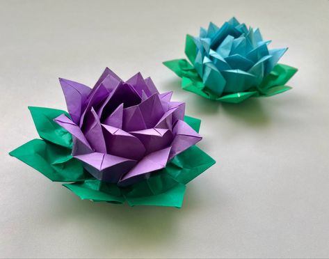 Lotus Origami, Origami Lotus Flower, Origami Lotus, Paper Lotus, Origami Tutorial Easy, Origami Techniques, Origami Patterns, Flower Watch, Easy Origami