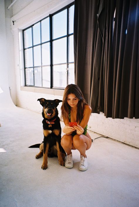 Emily Ratajkowski on Twitter: "Behind the scenes @inamoratawoman with my favorite assistant, Colombo.… " Emily Ratajkowski Outfits, Emily Ratajkowski Style, Nyc Girl, Kali Uchis, Luxury Girl, Gone Girl, Motorcycle Style, Emily Ratajkowski, Model Life