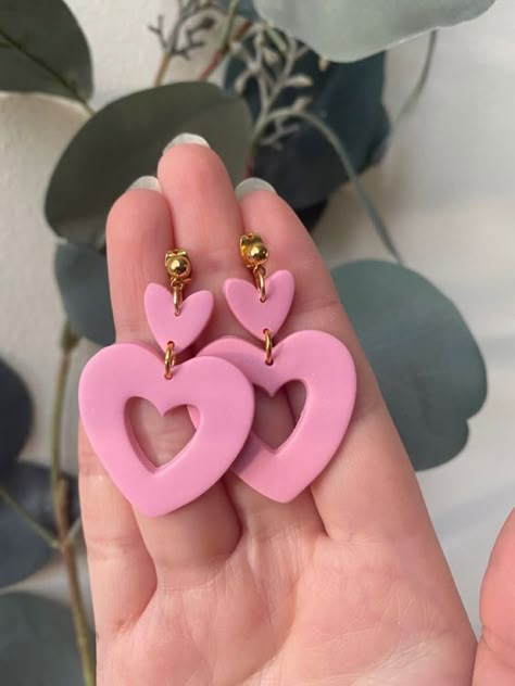 Hot Pink Polymer Clay Earrings, Polymer Clay Earrings Valentines, Valentine Clay Earrings, San Valentin Aesthetic, Valentines Clay Earrings, Clay Heart Earrings, Cercei Din Lut Polimeric, Polymer Clay Beads Diy, Polymer Clay Heart