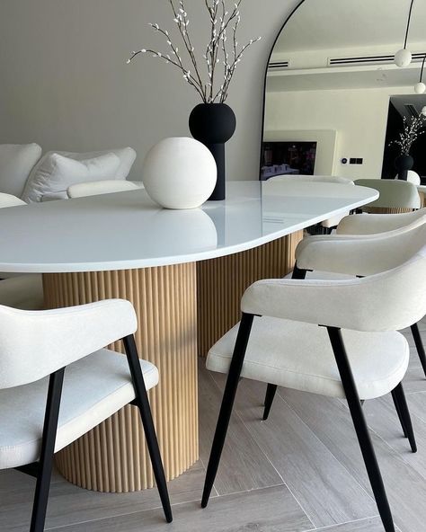 Dining Table Design Modern, Gothic Glamour, Unique Dining Tables, Dining Interior, Luxury Materials, Dinning Room Design, Dream Apartment Decor, Small Kitchens, Apartment Decor Inspiration