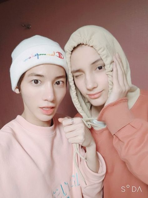 190204 Kang Taehyun and Heuning Kai | ©TXT_members | #kangtaehyun #taehyun #heuningkai #kpop #txt #tomorrowxtogether #bighitentertainment Heuning Kai, Taehyun Hueningkai, Huening Kai, The Dream, K Idols, Boy Bands, Selfies, Boy Groups, Parka