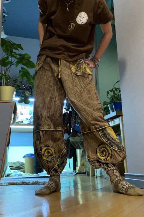 Male Boho Fashion, Whimsical Mens Fashion, Hippie Mens Outfits, Maximalist Outfits Men, Goblincore Fashion Male, Hippie Outfit Inspo, Goblincore Outfits, Goblincore Fashion, Romanian Clothing