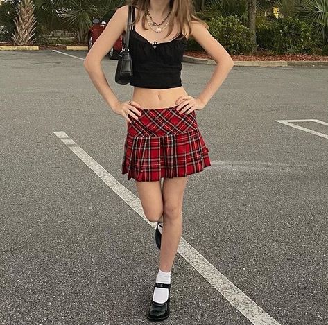 Red Plaid Mini Skirt Outfit, Plaid Mini Skirt Outfit Summer, Chess Outfit, Plaid Mini Skirt Outfit, Mini Skirt Outfit Summer, Red Plaid Mini Skirt, Glam Rock Style, Skirt Outfit Summer, Tartan Mini Skirt