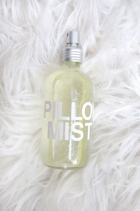 DIY: pillow mist Housewife Life, Spa Stuff, Make Your Own Pillow, Homemaking Tips, House Guests, Pillow Mist, Chamomile Essential Oil, A Beautiful Mess, Wild Orange