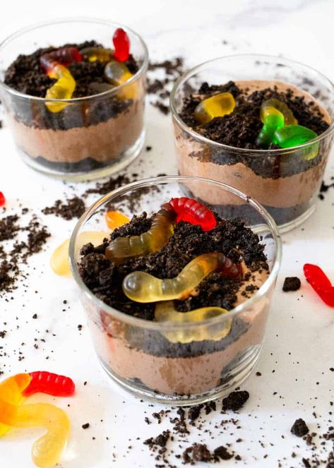 Dirt and Worms Recipe | Worn Slap Out Coconut Milk Mousse, Halloween Dirt Cups, Vegan Halloween Treats, Halloween Dirt, Dirt Cups Recipe, Vegan Halloween Treat, Chocolate Dirt, Healthy Scones, Gluten Free Halloween