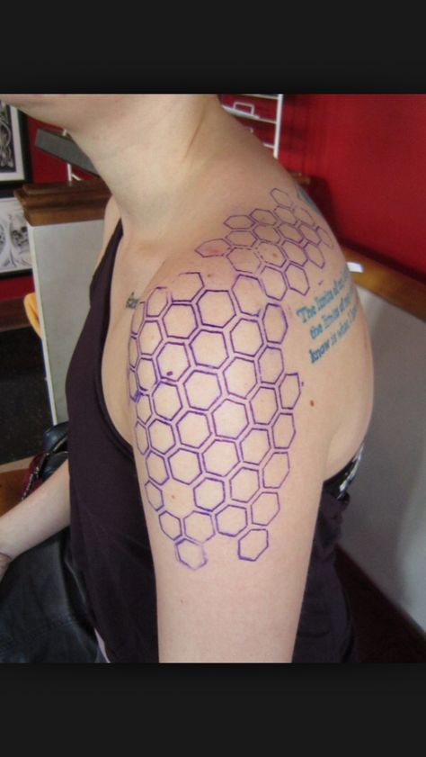 Honeycomb pattern Honeycomb Tattoo, Hexagon Tattoo, Tattoo Fonts Cursive, Armor Tattoo, Small Rose Tattoo, Girls With Sleeve Tattoos, Small Flower Tattoos, Friendship Tattoos, Hexagon Design