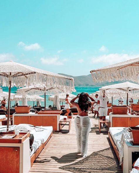 Principote Beach club mykonos all white beach ware inspo vacation Principote Mykonos, Club Mykonos, Mykonos Beaches, Greek Vacation, Cyclades Islands, Vacation Resorts, Best Vacations, Luxury Resort, Mykonos